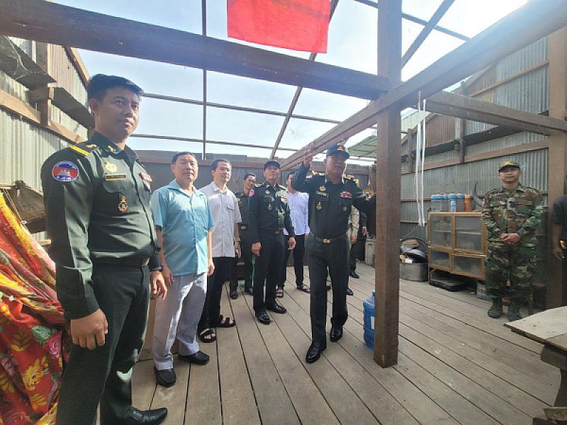 មេបញ្ជាការយោធភូមិភាគកណ្តាល នាំយកអំណោយជួយដល់អតីតយុទ្ធជនពិការក្នុងក្រុងតាខ្មៅ - Image 5