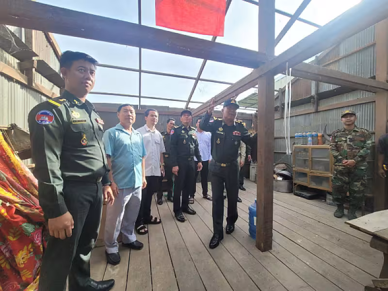 មេបញ្ជាការយោធភូមិភាគកណ្តាល នាំយកអំណោយជួយដល់អតីតយុទ្ធជនពិការក្នុងក្រុងតាខ្មៅ - Image 5