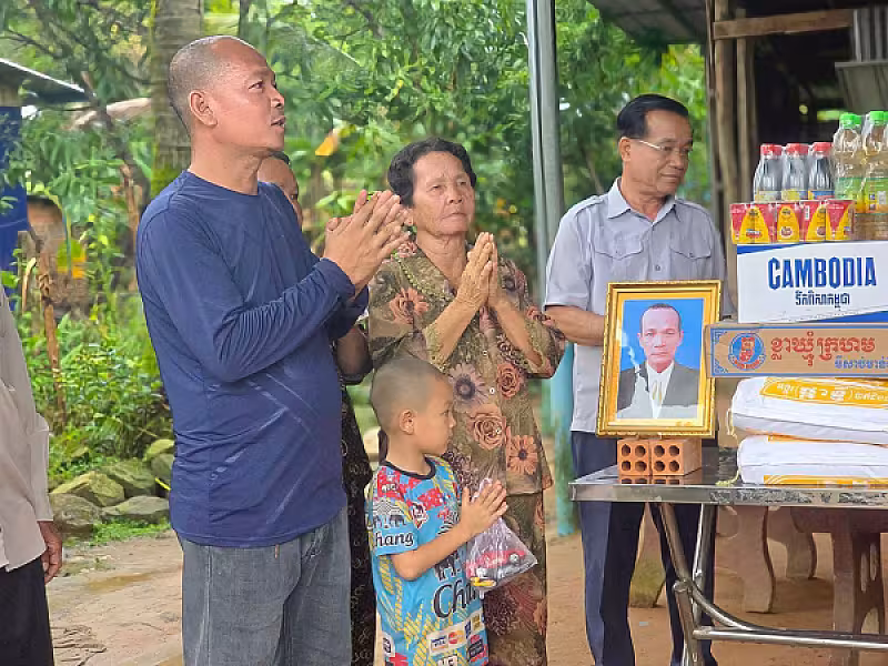 អ.ន.ក ខេត្ត​ព្រះសីហនុ នាំយកថវិកាបេឡាមរណសង្គ្រោះជូនគ្រួសារសពអតីតយុទ្ធជនមួយគ្រួសារ - Image 4