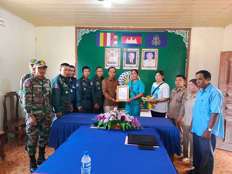 អ.ន.ក ស្រុកសំឡូត នាំយកថវិកាបេឡាមរណសង្គ្រោះជូនគ្រួសារសពអតីតយុទ្ធជនមួយគ្រួសារ