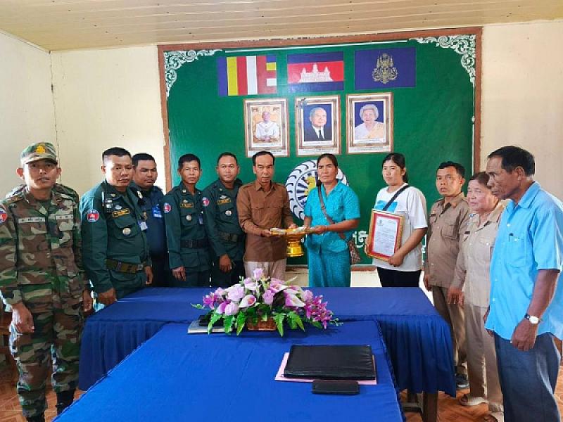 អ.ន.ក ស្រុកសំឡូត នាំយកថវិកាបេឡាមរណសង្គ្រោះជូនគ្រួសារសពអតីតយុទ្ធជនមួយគ្រួសារ - Image 2