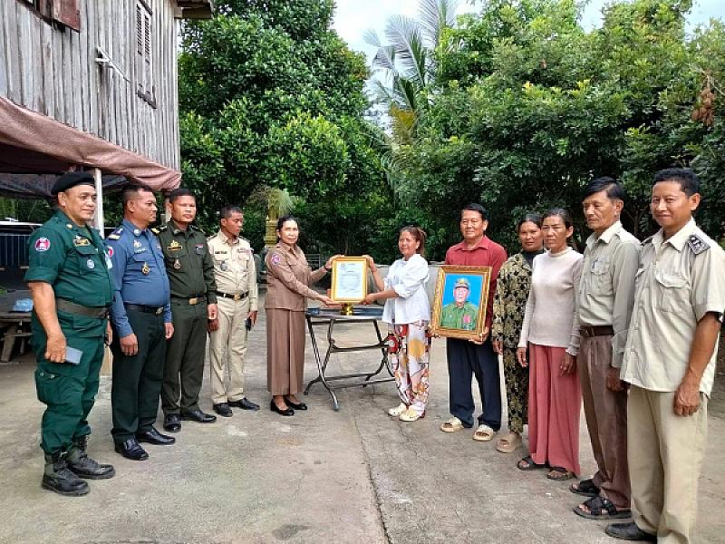 អ.ន.ក ខេត្តបន្ទាយមានជ័យ នាំយកថវិកាបេឡាមរណសង្គ្រោះជូនគ្រួសារសពអតីតយុទ្ធជនចំនួន ២គ្រួសារ - Image 2