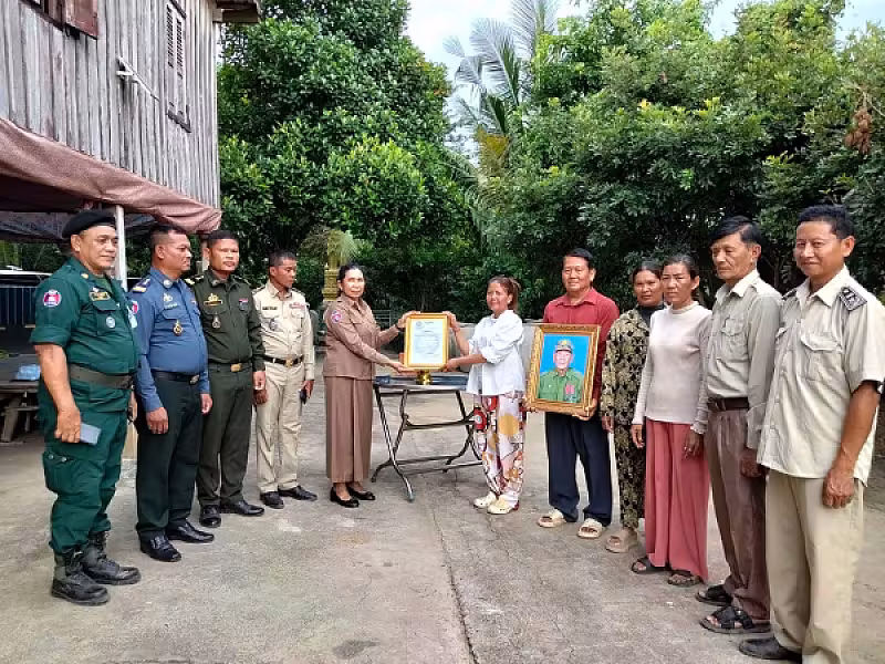 អ.ន.ក ខេត្តបន្ទាយមានជ័យ នាំយកថវិកាបេឡាមរណសង្គ្រោះជូនគ្រួសារសពអតីតយុទ្ធជនចំនួន ២គ្រួសារ - Image 2