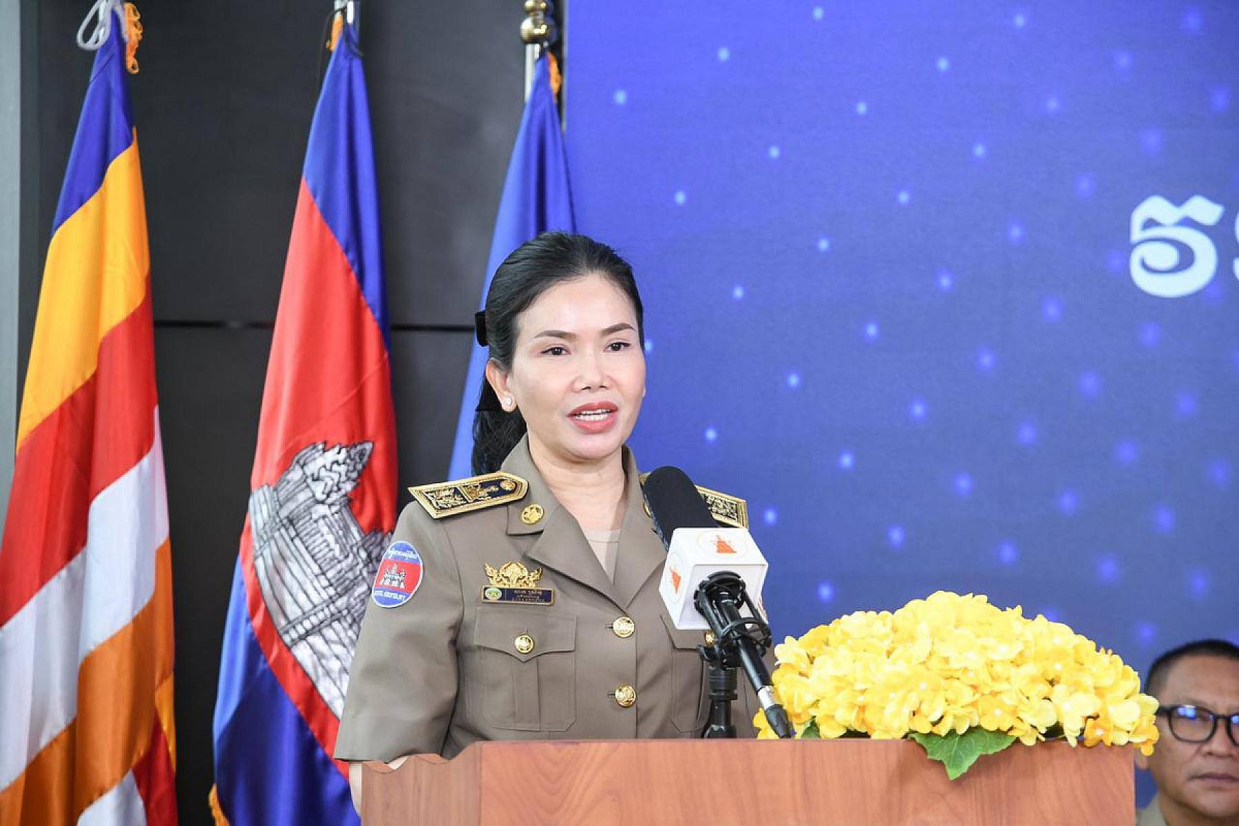 លោកជំទាវ បាន ស្រីមុំ ចូលរួមបរិច្ចាគថវិកាគាំទ្រការសាងសង់ផ្ទះជូនអតីតយុទ្ធជន និងនិវត្តជន ចំនួន ១ខ្នង