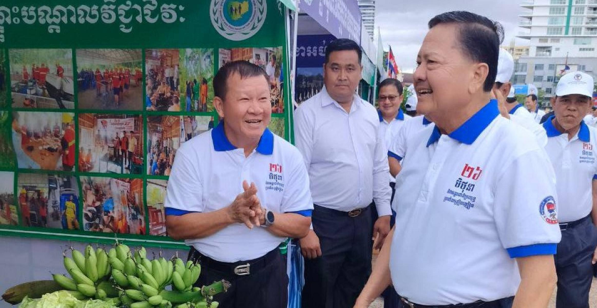 លោក កុយ ហៀង អនុប្រធាន ស.អ.ក ខេត្តបាត់ដំបង​ បានចូលរួមឧបត្ថម្ភថវិកាចំនួន ១សែនរៀល ដើម្បីរៀបចំមហាសន្និបាតវិសាមញ្ញតំណាងសមាគមអតីតយុទ្ធជនកម្ពុជាទូទាំងប្រទេស