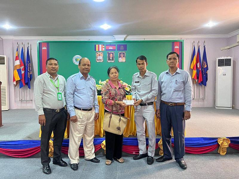 គ្រួសារសពអតីតយុទ្ធជន និងនិវត្តជន ១៨គ្រួសារនៅភ្នំពេញ ទទួលបានប្រាក់ធានារ៉ាប់រងសង្គម និងប្រាក់ឧបត្ថម្ភមួយលើកដំបូង - Image 5