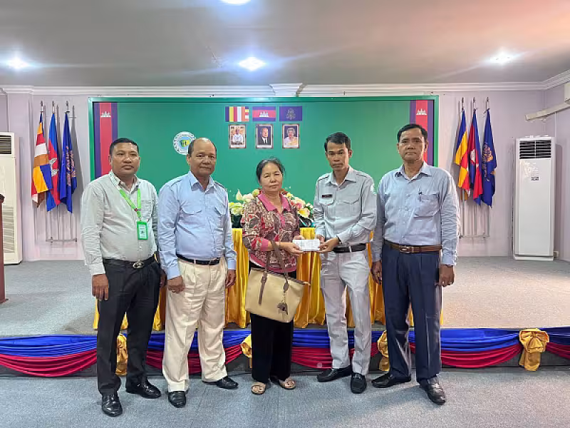 គ្រួសារសពអតីតយុទ្ធជន និងនិវត្តជន ១៨គ្រួសារនៅភ្នំពេញ ទទួលបានប្រាក់ធានារ៉ាប់រងសង្គម និងប្រាក់ឧបត្ថម្ភមួយលើកដំបូង - Image 5