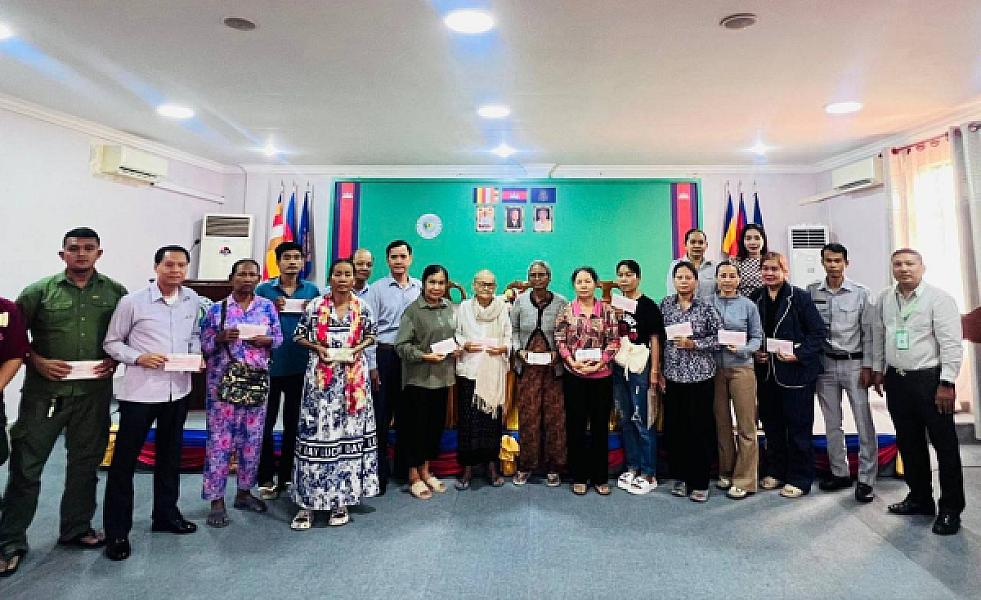 គ្រួសារសពអតីតយុទ្ធជន និងនិវត្តជន ១៨គ្រួសារនៅភ្នំពេញ ទទួលបានប្រាក់ធានារ៉ាប់រងសង្គម និងប្រាក់ឧបត្ថម្ភមួយលើកដំបូង - Image 7