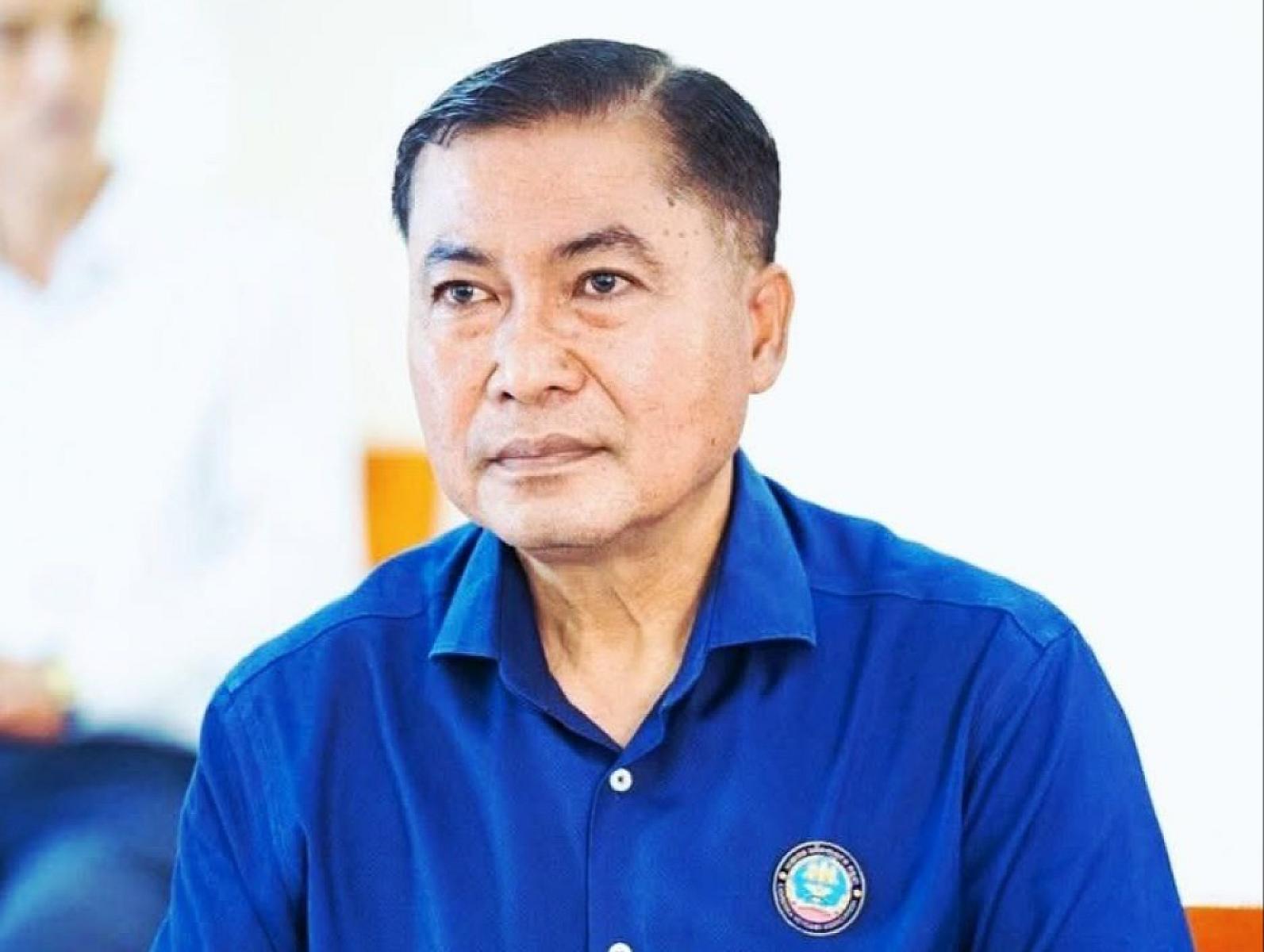 លោក វ៉ាន់ ថុល ប្រធានមន្ទីរអភិវឌ្ឍន៍ជនបទ និងជាអនុប្រធាន ស.អ.ក ខេត្តបាត់ដំបង បានចូលរួមឧបត្ថម្ភថវិកាចំនួន ២សែនរៀល ដើម្បីរៀបចំមហាសន្និបាតវិសាមញ្ញតំណាងសមាគមអតីតយុទ្ធជនកម្ពុជាទូទាំងប្រទេស