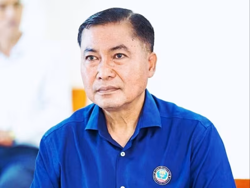 លោក វ៉ាន់ ថុល ប្រធានមន្ទីរអភិវឌ្ឍន៍ជនបទ និងជាអនុប្រធាន ស.អ.ក ខេត្តបាត់ដំបង បានចូលរួមឧបត្ថម្ភថវិកាចំនួន ២សែនរៀល ដើម្បីរៀបចំមហាសន្និបាតវិសាមញ្ញតំណាងសមាគមអតីតយុទ្ធជនកម្ពុជាទូទាំងប្រទេស