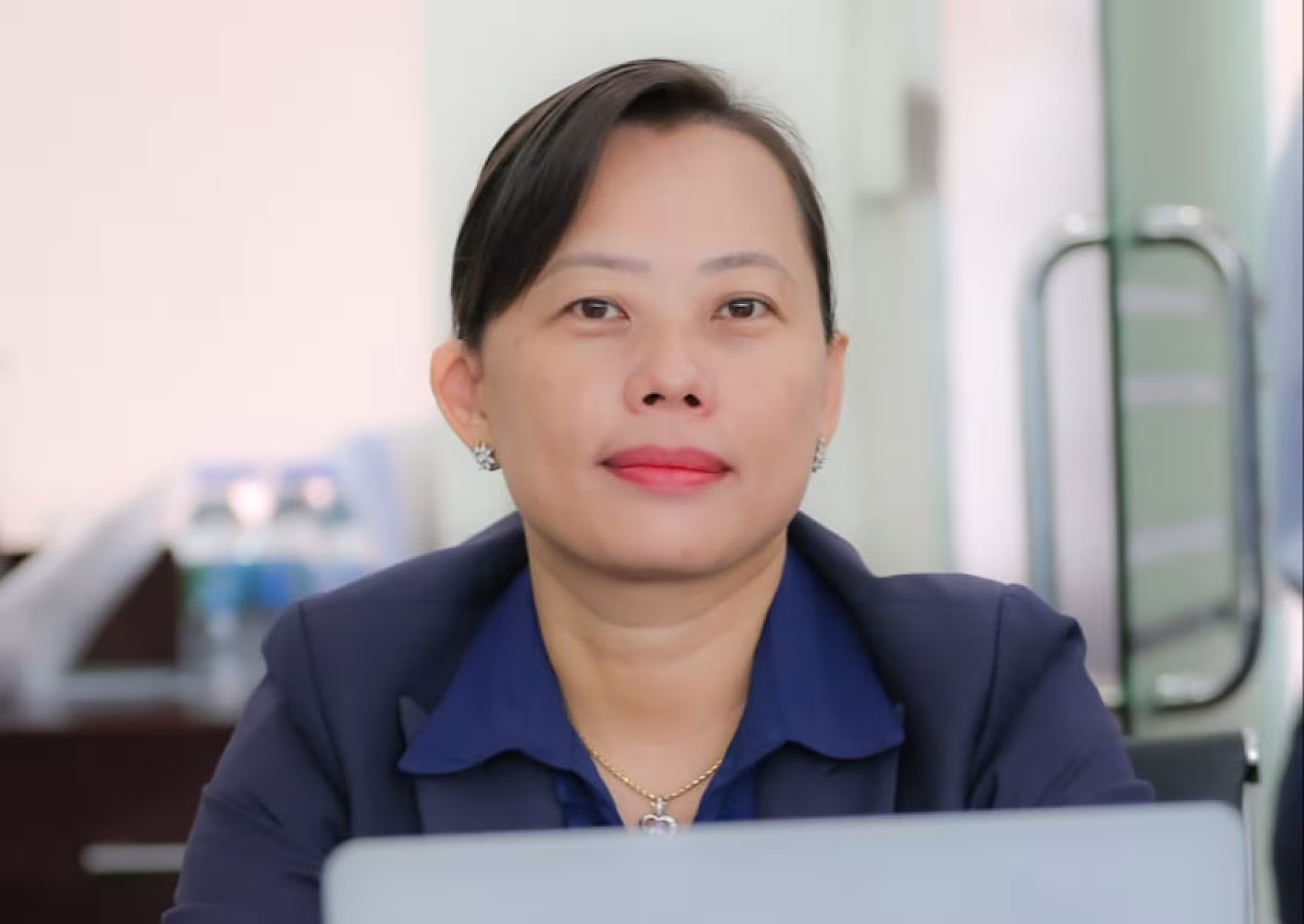 លោកស្រី គឹម ច័ន្ទសុលីណា អគ្គនាយករងនៃក្រសួងសង្គមកិច្ច អតីតយុទ្ធជន និងយុវនីតិសម្បទា និងជាសមាជិកគណៈអចិន្ត្រៃយ៍សមាគមអតីតយុទ្ធជនកម្ពុជា បានចូលរួមឧបត្ថម្ភថវិកាចំនួន ៥សែនរៀល ដើម្បីរៀបចំមហាសន្និបាតវិសាមញ្ញតំណាងសមាគមអតីតយុទ្ធជនកម្ពុជាទូទាំងប្រទេស