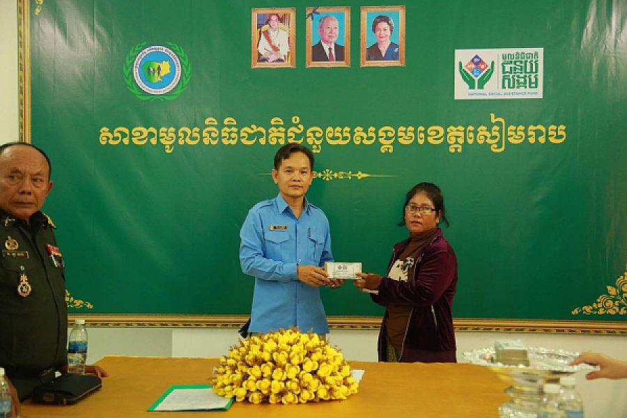 គ្រួសារសពអតីតយុទ្ធជន ១២គ្រួសារ នៅខេត្តសៀមរាប ទទួលបានប្រាក់ធានារ៉ាប់រងសង្គមមួយលើកដំបូង - Image 8