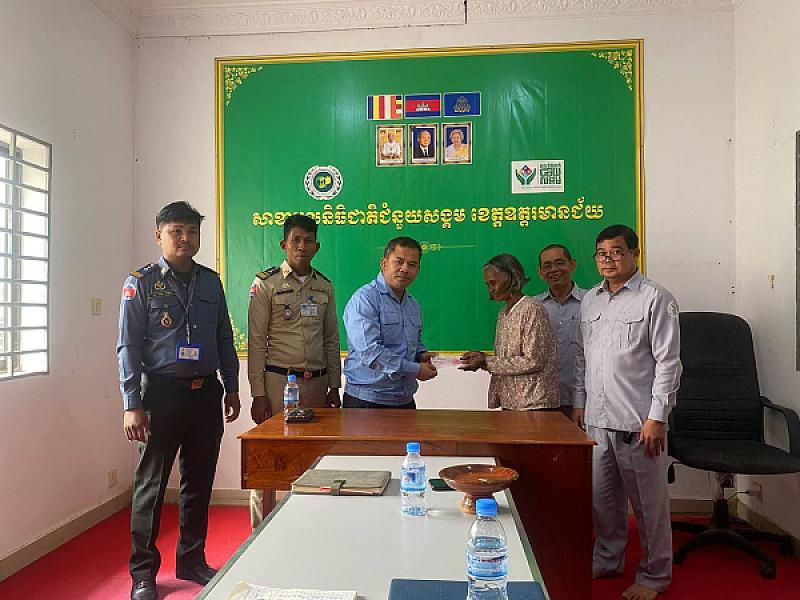 គ្រួសារសពអតីតយុទ្ធជន ១៦គ្រួសារ នៅខេត្តឧត្តរមានជ័យ ទទួលបានប្រាក់ធានារ៉ាប់រងសង្គមមួយលើកដំបូង - Image 4