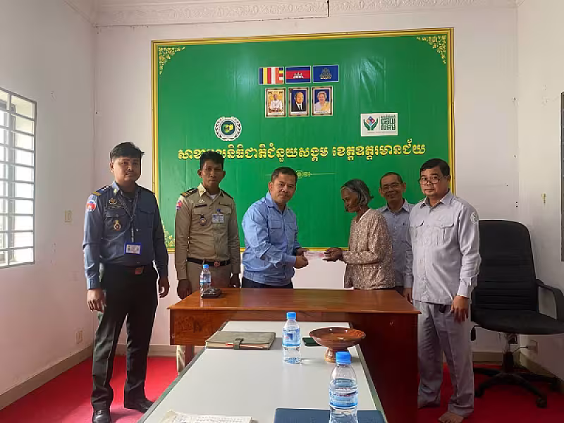 គ្រួសារសពអតីតយុទ្ធជន ១៦គ្រួសារ នៅខេត្តឧត្តរមានជ័យ ទទួលបានប្រាក់ធានារ៉ាប់រងសង្គមមួយលើកដំបូង - Image 4