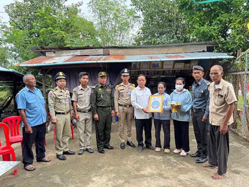 អ.ន.ក ស្រុកថ្មគោល  នាំយកថវិកាបេឡាមរណសង្គ្រោះជូនគ្រួសារសពអតីតយុទ្ធជនមួយគ្រួសារ - Image 2