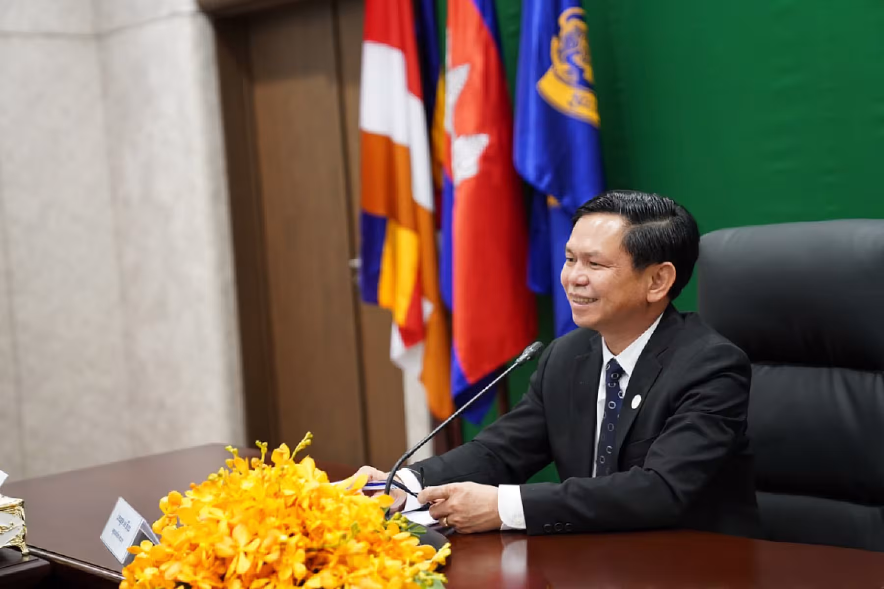 ឯកឧត្ដម រស់ ភីរុណ អគ្គលេខាធិការគណៈកម្មការគ្រប់គ្រងល្បែងពាណិជ្ជកម្មកម្ពុជា ចូលរួមថវិកា ៥លានរៀល ដើម្បីរៀបចំមហាសន្និបាតវិសាមញ្ញតំណាងសមាគមអតីតយុទ្ធជនកម្ពុជាទូទាំងប្រទេស