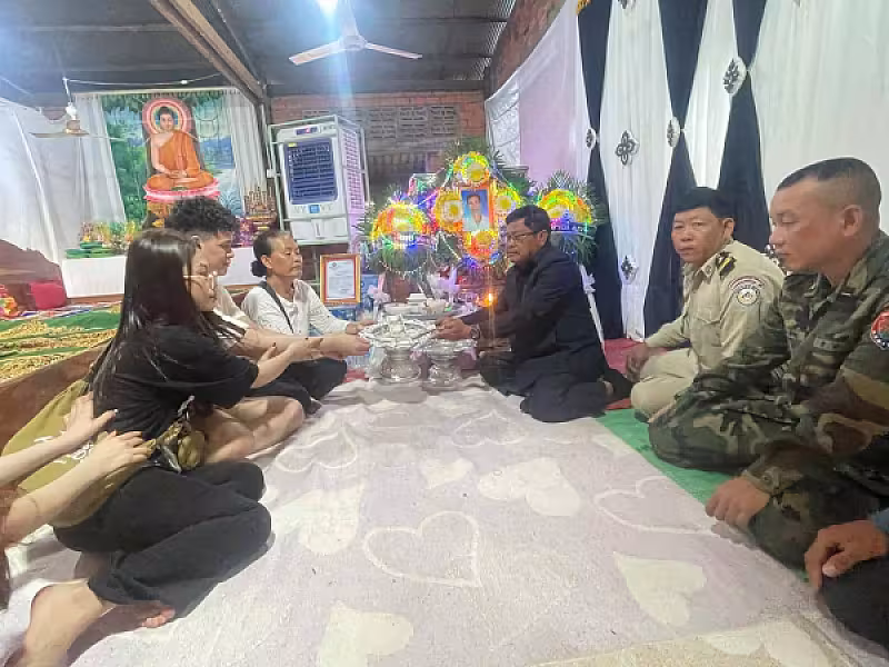 អ.ន.ក ស្រុកឯកភ្នំ នាំយកថវិកាបេឡាមរណសង្គ្រោះជូនគ្រួសារសពអតីតយុទ្ធជនមួយគ្រួសារ - Image 3