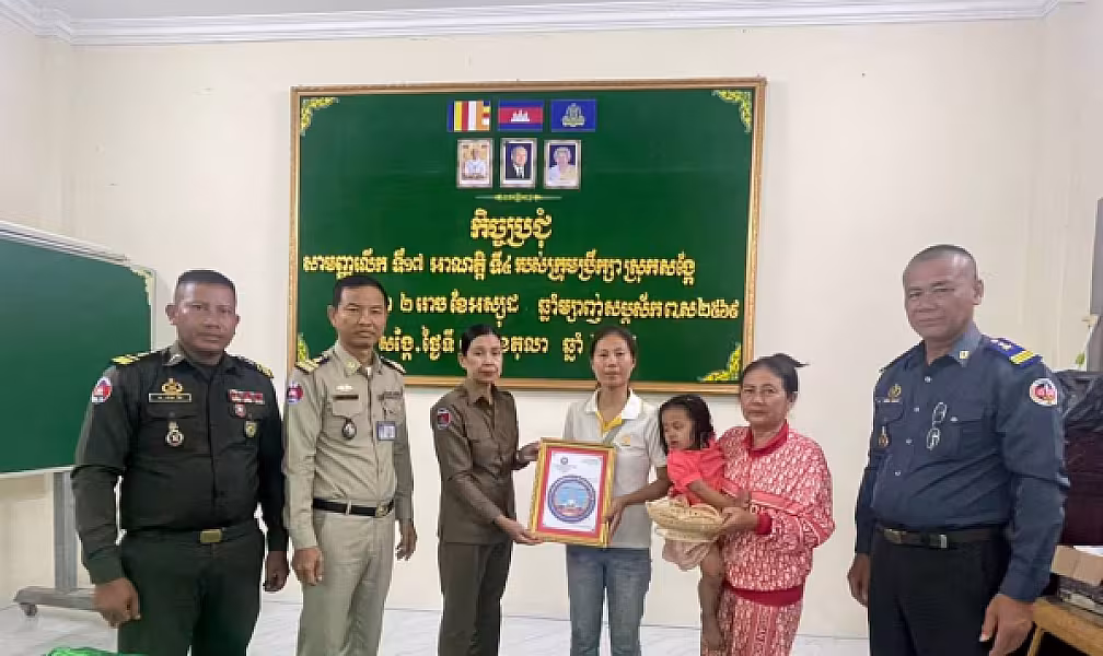 អ.ន.ក ស្រុកសង្កែ នាំយកថវិកាបេឡាមរណសង្គ្រោះជូនគ្រួសារសពអតីតយុទ្ធជនមួយគ្រួសារ