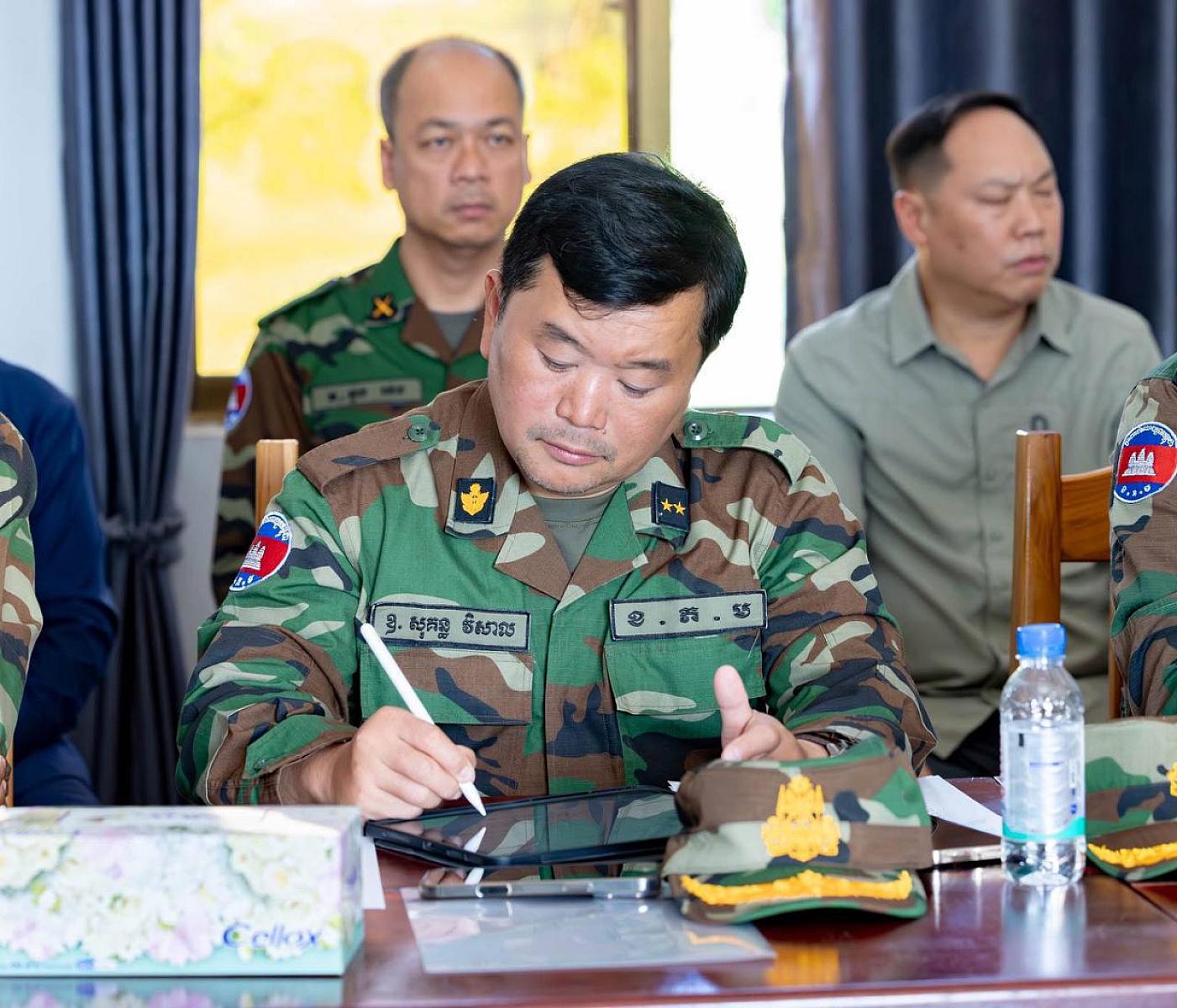 លោកឧត្តមសេនីយ៍ទោ សុគន្ធ វិសាល អគ្គនាយករង នៃអគ្គនាយកដ្ឋានស្រាវជ្រាវចារកិច្ច ក្រសួងការពារជាតិ ចូលរួមឧបត្ថម្ភថវិកាចំនួន​ ២លានរៀល ដើម្បីរៀបចំមហាសន្និបាតវិសាមញ្ញតំណាងសមាគមអតីតយុទ្ធជនកម្ពុជាទូទាំងប្រទេស