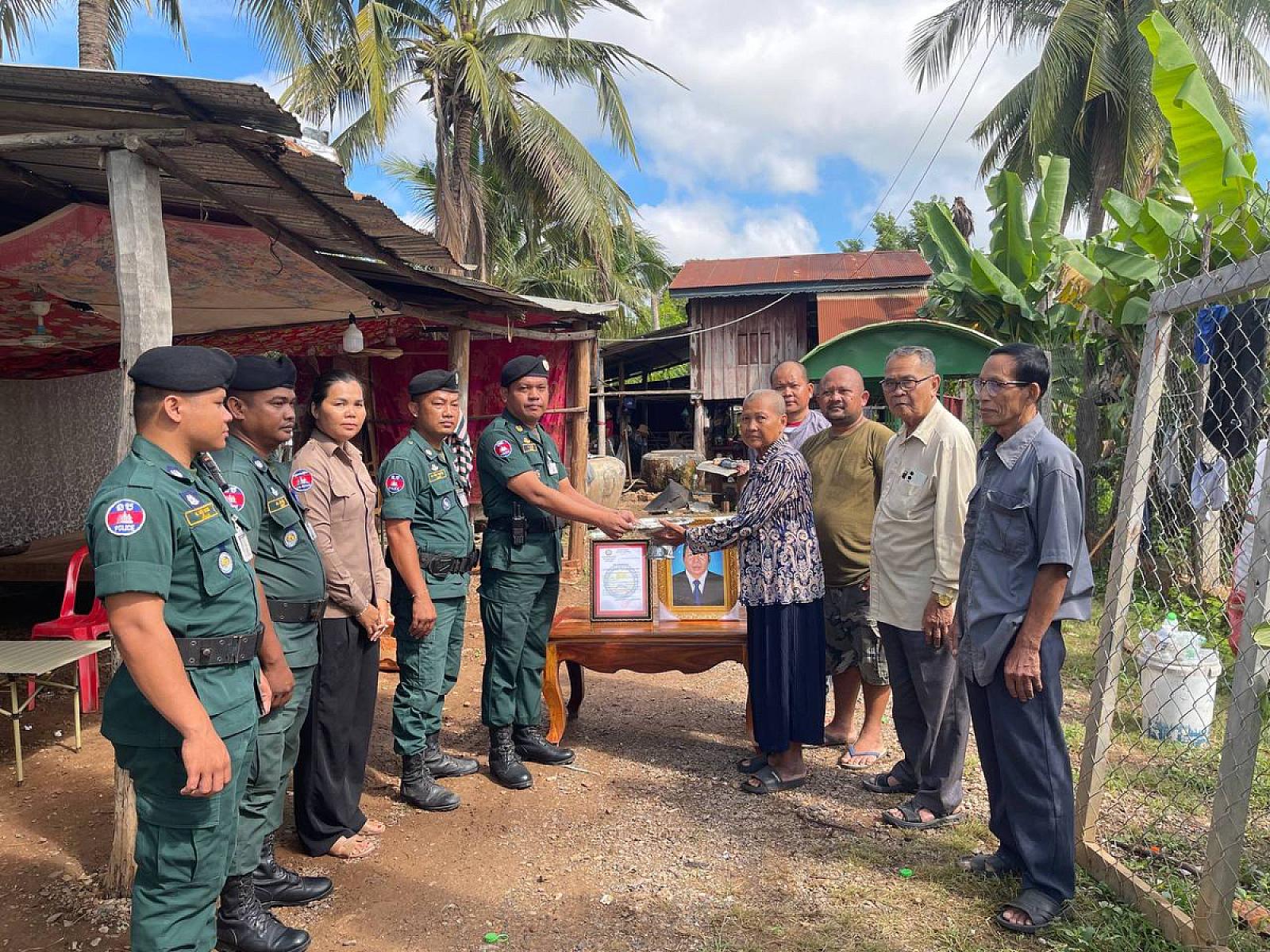 អ.ន.ក ខេត្តបន្ទាយមានជ័យ នាំយកថវិកា​បេឡាមរណ​សង្គ្រោះ​ជូនគ្រួសារ​សព​អតីត​យុទ្ធ​ជន​ចំនួន ២គ្រួសារ