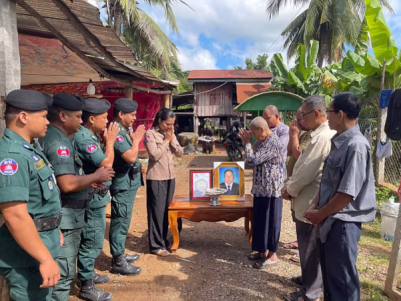 អ.ន.ក ខេត្តបន្ទាយមានជ័យ នាំយកថវិកា​បេឡាមរណ​សង្គ្រោះ​ជូនគ្រួសារ​សព​អតីត​យុទ្ធ​ជន​ចំនួន ២គ្រួសារ - Image 2