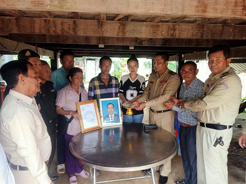 អ.ន.ក ខេត្តកំពង់ចាម នាំយកថវិកាបេឡាមរណសង្គ្រោះជូនគ្រួសារសពអតីតយុទ្ធជនចំនួន ៣គ្រួសារ - Image 3