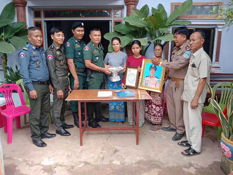 អ.ន.ក ស្រុកភ្នំស្រុក នាំយកថវិកាបេឡាមរណសង្គ្រោះជូនគ្រួសារសពអតីតយុទ្ធជនមួយគ្រួសារ - Image 3