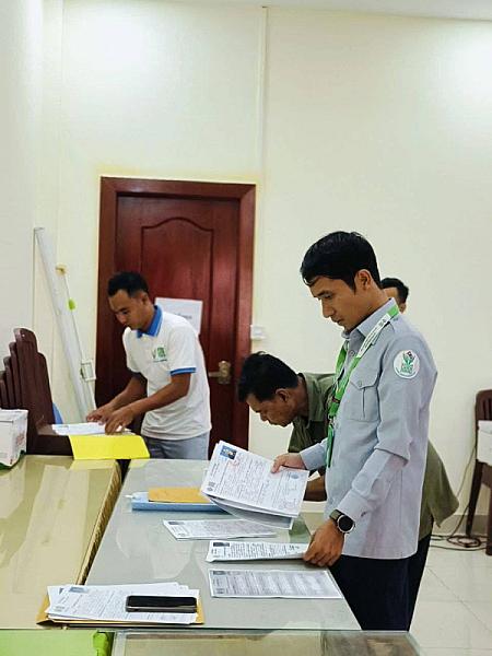 ម.ជ.ជ ខេត្តកំពង់ឆ្នាំង ធ្វើបច្ចុប្បន្នភាពជូនអតីតមន្រ្តីរាជការស៊ីវិល អតីតយុទ្ធជន និងគ្រួសារ ចំនួន ៣៣នាក់ - Image 4