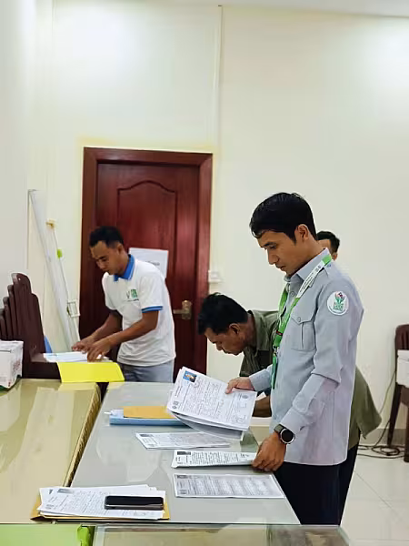 ម.ជ.ជ ខេត្តកំពង់ឆ្នាំង ធ្វើបច្ចុប្បន្នភាពជូនអតីតមន្រ្តីរាជការស៊ីវិល អតីតយុទ្ធជន និងគ្រួសារ ចំនួន ៣៣នាក់ - Image 4