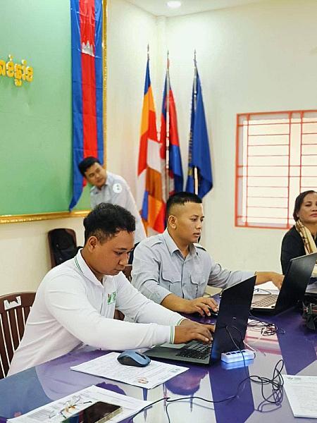 ម.ជ.ជ ខេត្តកំពង់ឆ្នាំង ធ្វើបច្ចុប្បន្នភាពជូនអតីតមន្រ្តីរាជការស៊ីវិល អតីតយុទ្ធជន និងគ្រួសារ ចំនួន ៣៣នាក់ - Image 6