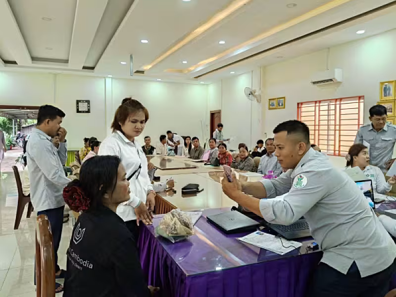 ម.ជ.ជ ខេត្តកំពង់ឆ្នាំង ធ្វើបច្ចុប្បន្នភាពជូនអតីតមន្រ្តីរាជការស៊ីវិល អតីតយុទ្ធជន និងគ្រួសារ ចំនួន ៣៣នាក់ - Image 7