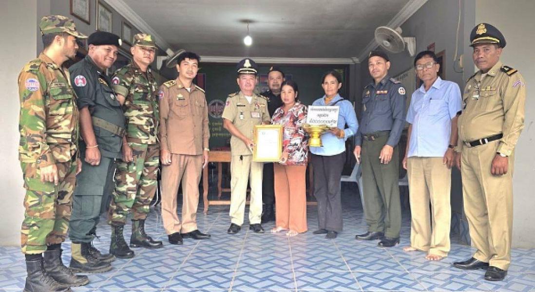 អ.ន.ក ស្រុកកំរៀង នាំយកថវិកា​បេឡាមរណ​សង្គ្រោះ​ជូនគ្រួសារ​សព​អតីត​យុទ្ធ​ជន​ចំនួន ២គ្រួសារ