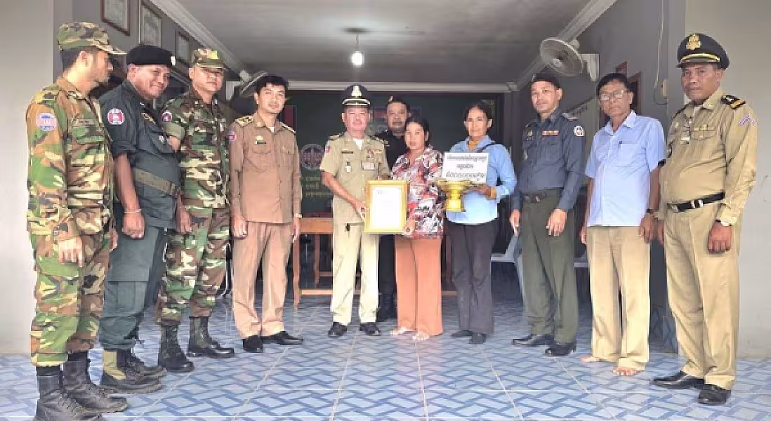 អ.ន.ក ស្រុកកំរៀង នាំយកថវិកា​បេឡាមរណ​សង្គ្រោះ​ជូនគ្រួសារ​សព​អតីត​យុទ្ធ​ជន​ចំនួន ២គ្រួសារ