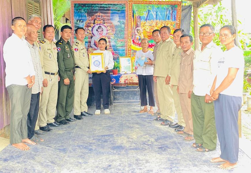 អ.ន.ក ស្រុកសំរោងទង នាំយកថវិកាបេឡាមរណសង្គ្រោះជូនគ្រួសារសពអតីតយុទ្ធជនមួយគ្រួសារ - Image 3