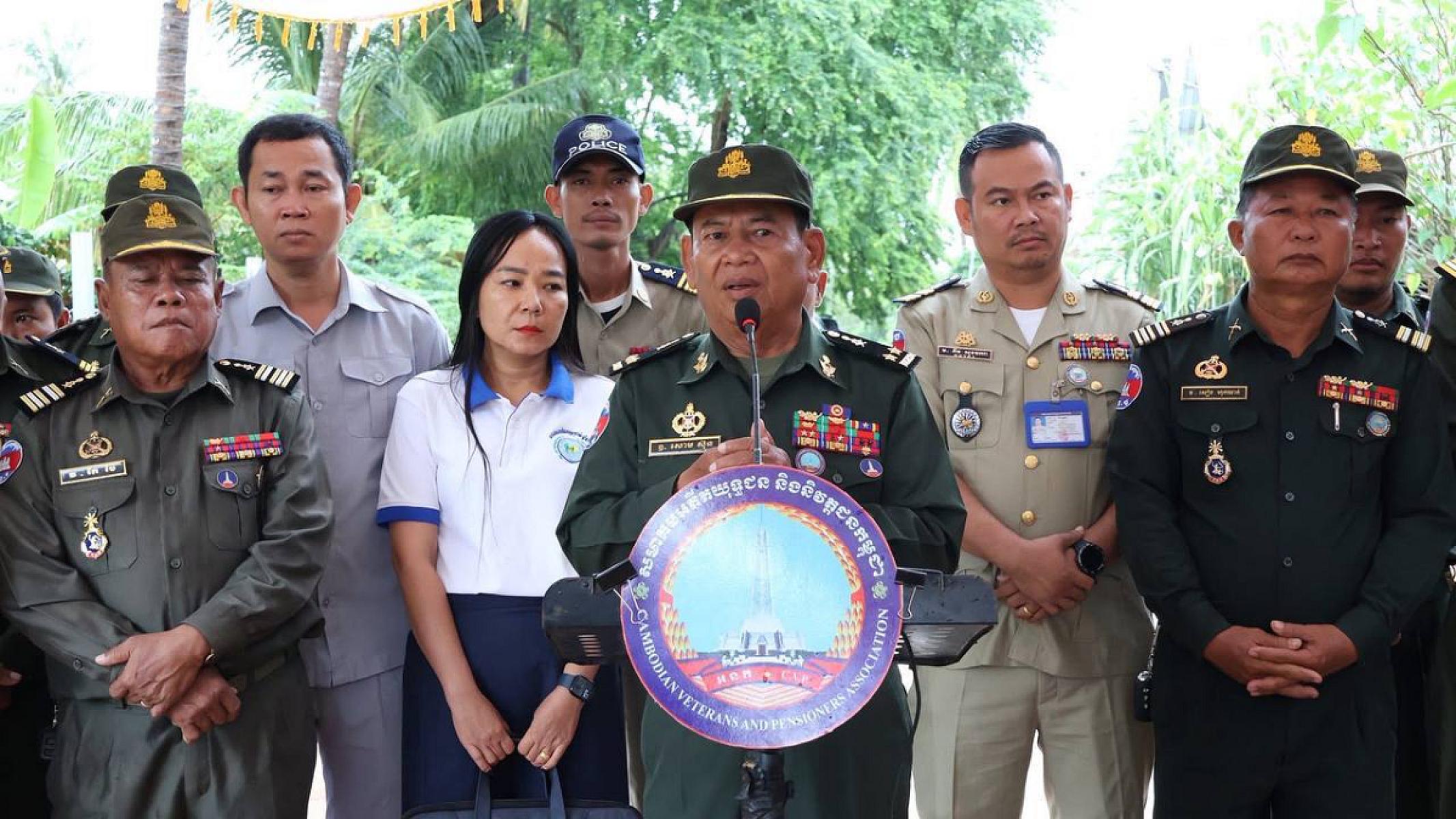 ឧត្ដមសេនីយ៍​ទោ​ សោម​ ស៊ុន​ នាំយក​ថវិកា​បេឡាមរណ​សង្គ្រោះ​ ជូនគ្រួសារសពអតីតយុទ្ធជនមួុយគ្រួសារ ក្នុងខេត្ត​កំពង់ធំ​ 