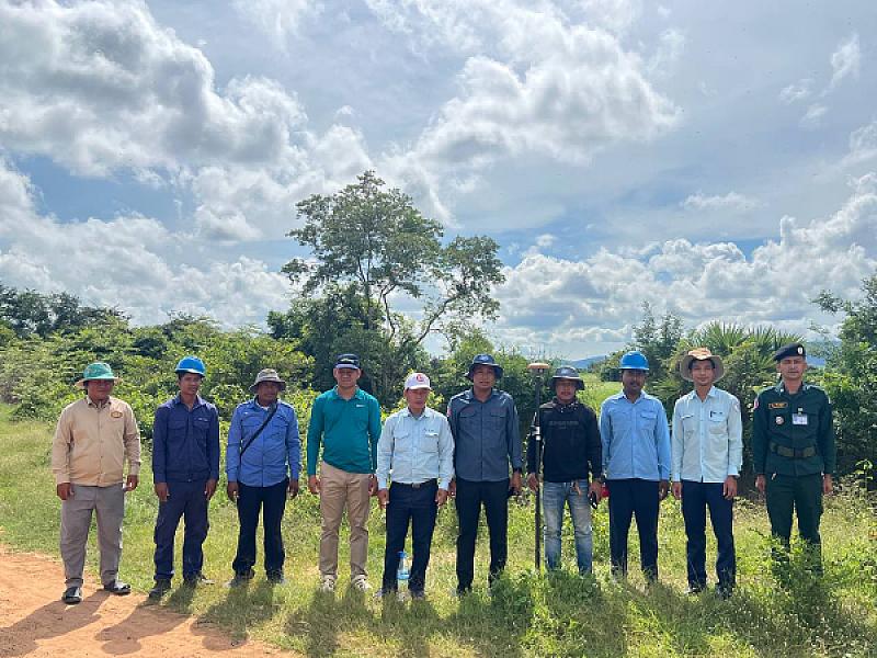 អ.ន.ក ស្រុកគាស់ក្រឡ ចុះបោះកំណត់ទីតាំងសាងសង់ផ្ទះបន្ថែម និងពិនិត្យដំឡើងបង្គោលតភ្ជាប់បណ្តាញអគ្គិសនី  - Image 8