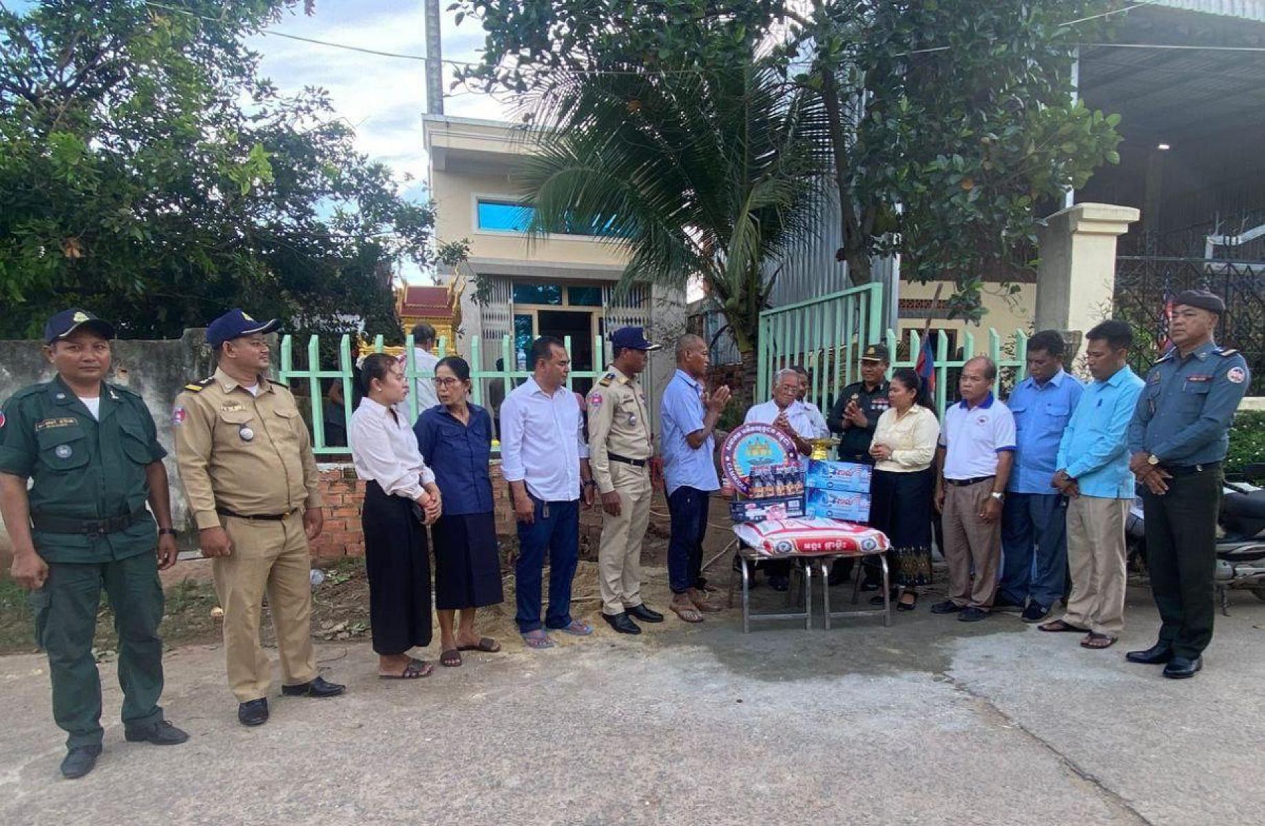 អ.ន.ក ស្រុកកៀនស្វាយ នាំយកថវិកាបេឡាមរណសង្គ្រោះជូនគ្រួសារសពអតីតយុទ្ធជនមួយគ្រួសារ