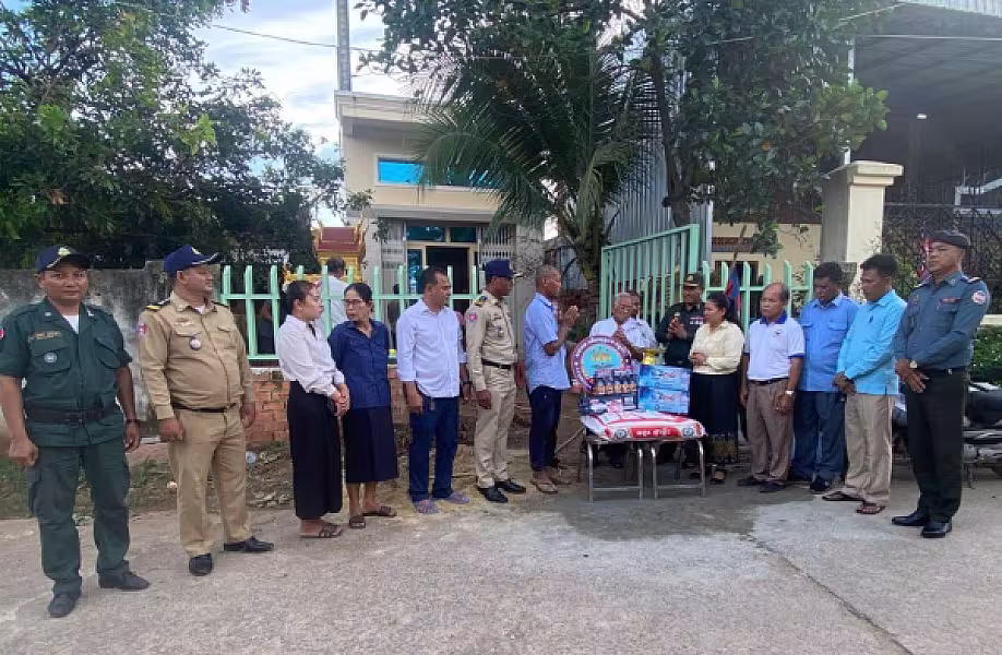 អ.ន.ក ស្រុកកៀនស្វាយ នាំយកថវិកាបេឡាមរណសង្គ្រោះជូនគ្រួសារសពអតីតយុទ្ធជនមួយគ្រួសារ