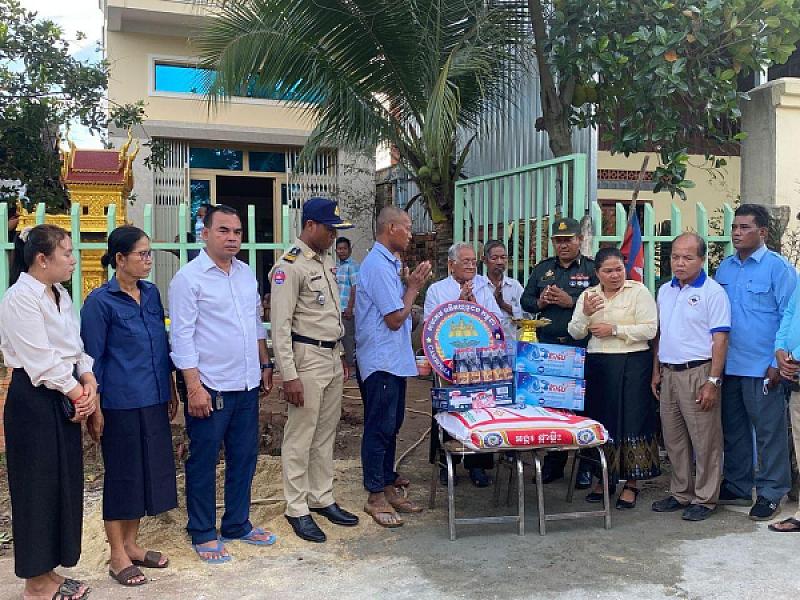 អ.ន.ក ស្រុកកៀនស្វាយ នាំយកថវិកាបេឡាមរណសង្គ្រោះជូនគ្រួសារសពអតីតយុទ្ធជនមួយគ្រួសារ - Image 4