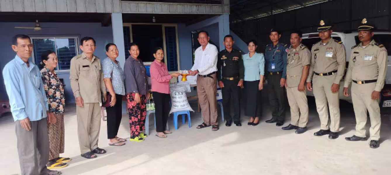 អ.ន.ក ខេត្តតាកែវ នាំយកថវិកាបេឡាមរណសង្គ្រោះជូនគ្រួសារសពអតីតយុទ្ធជនចំនួន ៥គ្រួសារ - Image 3