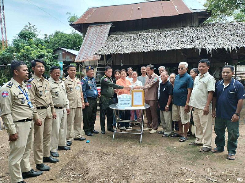 អ.ន.ក ខេត្តតាកែវ នាំយកថវិកាបេឡាមរណសង្គ្រោះជូនគ្រួសារសពអតីតយុទ្ធជនចំនួន ៥គ្រួសារ - Image 7