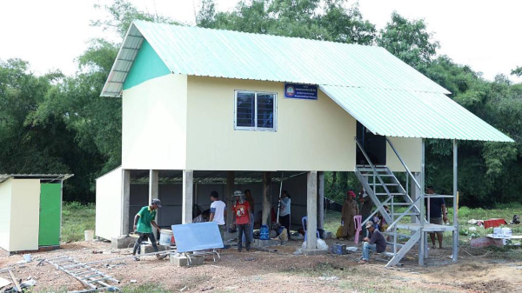 អតីតយុទ្ធជនជួបការលំបាករស់នៅខេត្តកំពង់ធំទទួលបានផ្ទះថ្មី អំណោយដ៏ថ្លៃថ្លារបស់សម្ដេចតេជោ - Image 9