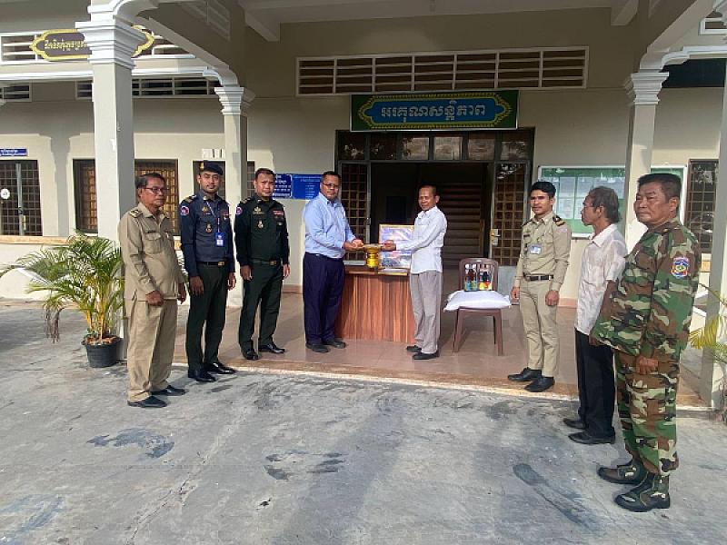 អ.ន.ក ក្រុងដូនកែវ នាំយកថវិកាបេឡាមរណសង្គ្រោះជូនគ្រួសារសពអតីតយុទ្ធជនមួយគ្រួសារ - Image 3