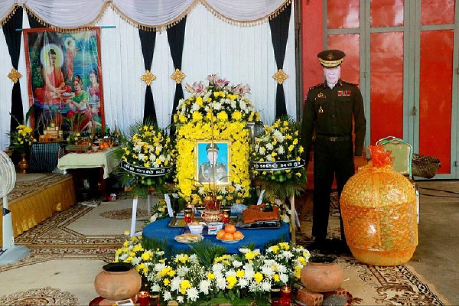 អ.ន.ក ក្រុងសំរោង នាំយកថវិកាបេឡាមរណសង្គ្រោះជូនគ្រួសារសពអតីតយុទ្ធជនមួយគ្រួសារ - Image 6