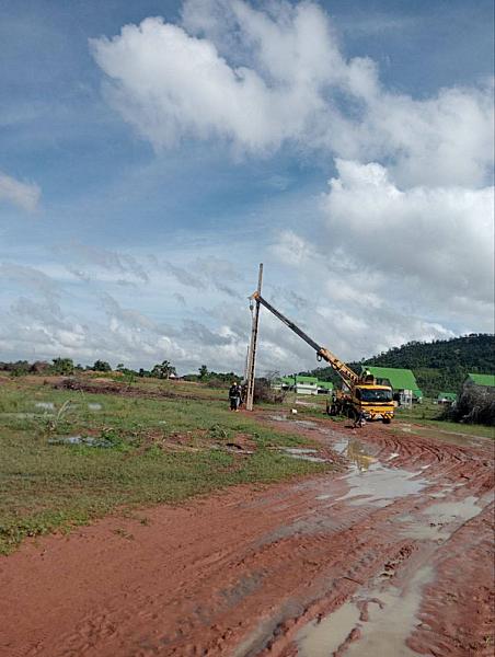 អ.ន.ក ខេត្តបាត់ដំបង រៀបចំដាំបង្គោលភ្លើងអគ្គិសនី និងជីកប្រឡាយទឹក ជូនអតីតយុទ្ធជនសម្រាប់ប្រើប្រាស់ - Image 2