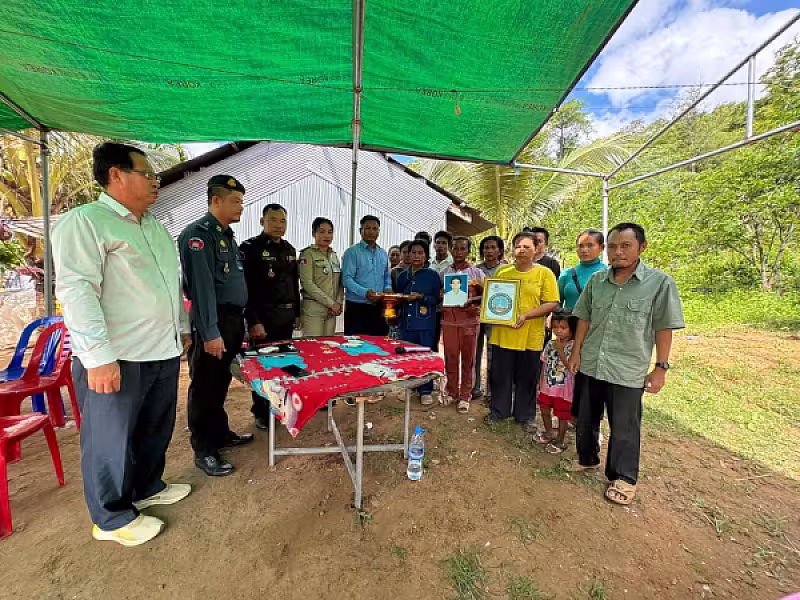 អ.ន.ក ស្រុករុក្ខគិរី នាំយកថវិកាបេឡាមរណសង្គ្រោះជូនគ្រួសារសពអតីតយុទ្ធជនមួយគ្រួសារ - Image 3