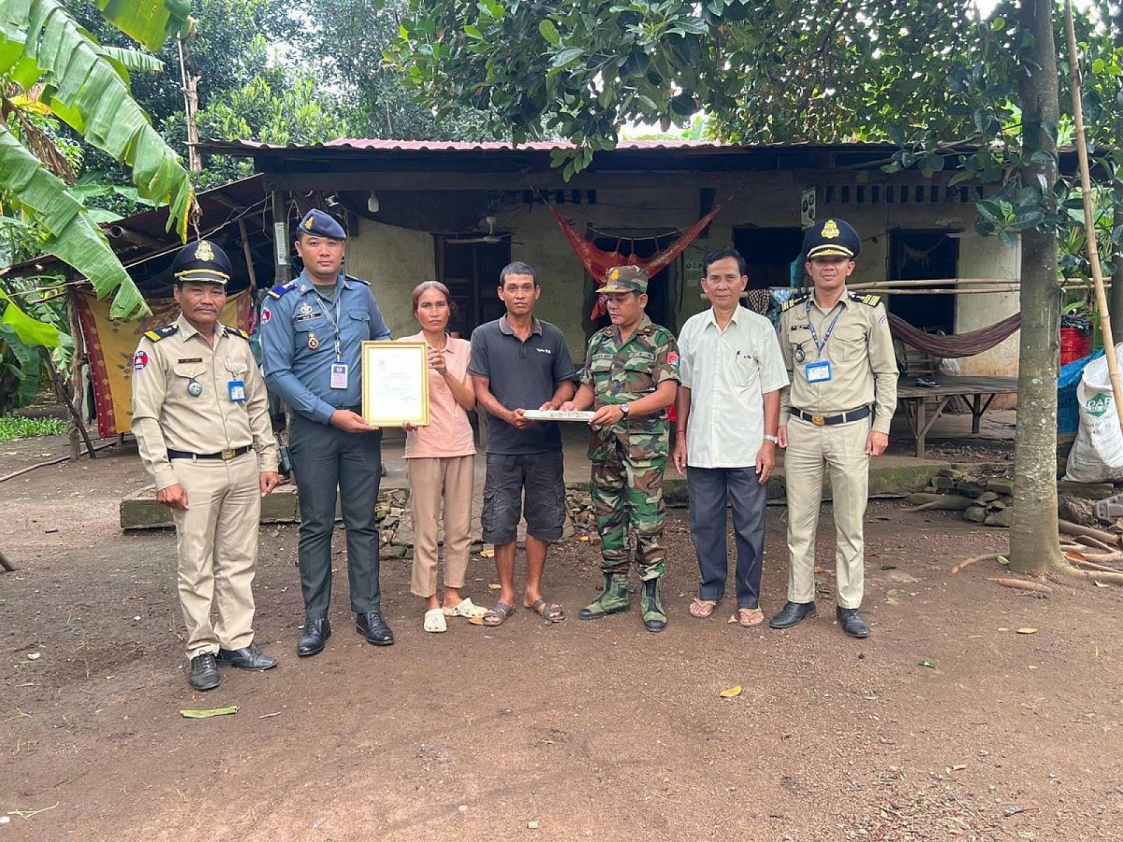 អ.ន.ក ស្រុកត្បូងឃ្មុំ នាំយកថវិកាបេឡាមរណសង្គ្រោះជូនគ្រួសារសពអតីតយុទ្ធជនចំនួន ២គ្រួសារ