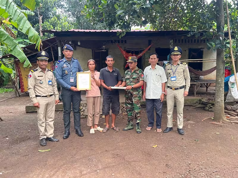 អ.ន.ក ស្រុកត្បូងឃ្មុំ នាំយកថវិកាបេឡាមរណសង្គ្រោះជូនគ្រួសារសពអតីតយុទ្ធជនចំនួន ២គ្រួសារ