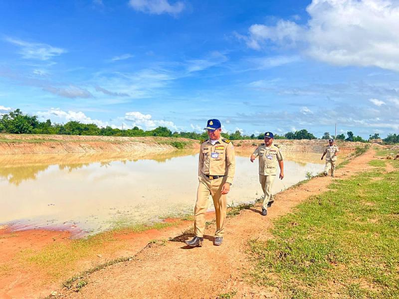 អ.ន.ក ខេត្តបាត់ដំបង ចុះត្រួតពិនិត្យទីតាំងសាងសង់ផ្ទះ និងហេដ្ឋារចនាសម្ព័ន្ធ ជូនអតីតយុទ្ធជនលើដីសម្បទានសង្គមកិច្ច  - Image 7