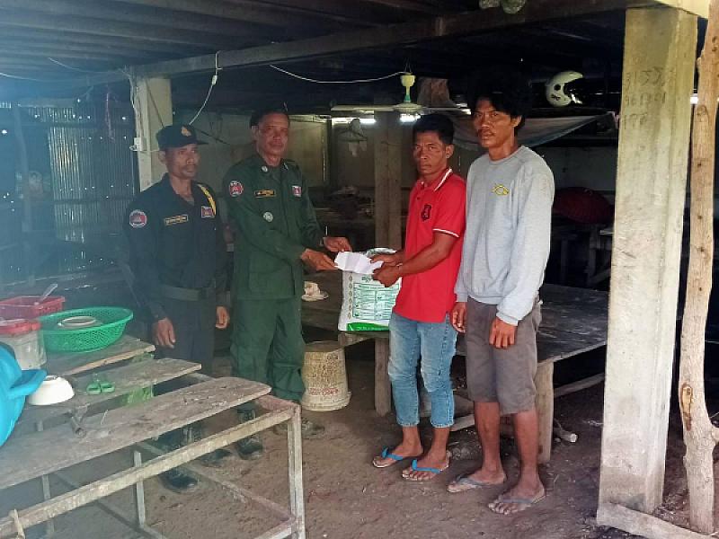 គ្រួសារវីរកងទ័ពជួរមុខទិសប្រាសាទតាក្របី នៅខេត្តបាត់ដំបង ទទួលបានអំណោយពីសម្ដេចធិបតី - Image 3